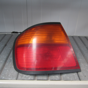 PILOTO TRASERO IZQUIERDO NISSAN PRIMERA 98 4P