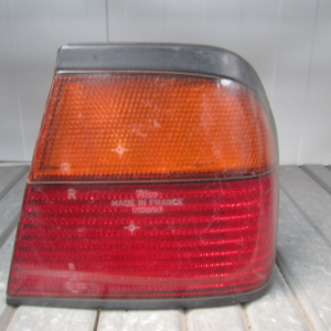 PILOTO TRASERO DERECHO NISSAN PRIMERA P10