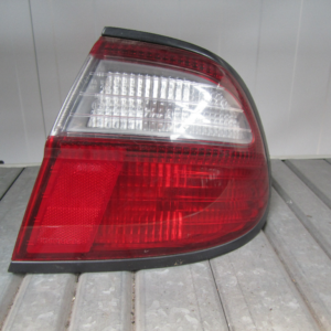 PILOTO TRASERO DERECHO NISSAN ALMERA SEDAN