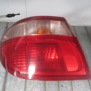 PILOTO TRASERO IZQUIERDO NISSAN ALMERA 4P 2004