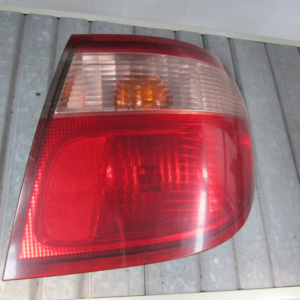 PILOTO TRASERO DERECHO NISSAN ALMERA 4P 2004
