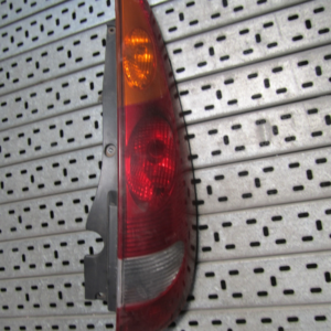 PILOTO TRASERO DERECHO NISSAN ALMERA TINO