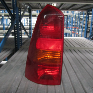 PILOTO TRASERO IZQUEIRDO FORD FOCUS I FAMILAIR