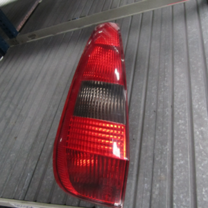 PILOTO TRASERO IZQUIERDO FORD FIESTA 5 PUERTAS 2004