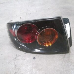 PILOTO TRASERO IZQUIERDO MAZDA 3 4 PUERTAS AÑO 2004