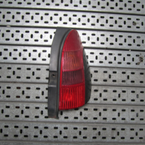 PILOTO TRASERO DERECHO PEUGEOT 306 FAMILIAR F2