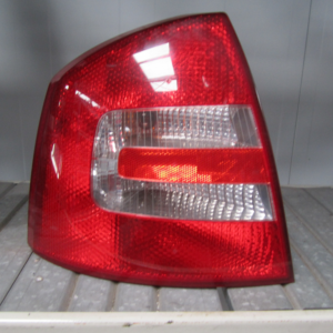 PILOTO TRASERO IZQUIERDO SKODA OCTAVIA 2007