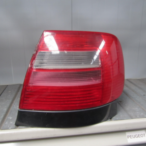PILOTO TRASERO DERECHO AUDI A4 B5