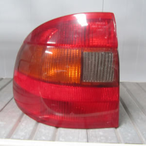 PILOTO TRASERO IZQUIERDO OPEL ASTRA F 4 PUERTAS