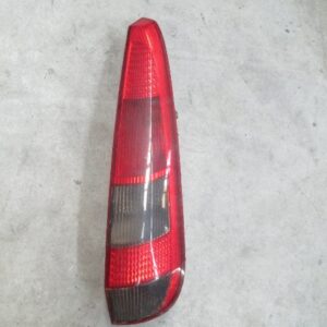 PILOTO TRASERO DERECHO FORD FIESTA 5 PUERTAS 2004