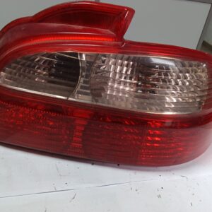 PILOTO TRASERO DERECHO TOYOTA AVENSIS 1999