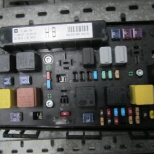CAJA FUSIBLES OPEL ASTRA H 13206754 HB