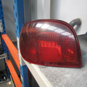 PILOTO TRASERO IZQUIERDO TOYOTA YARIS 2004