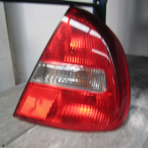 PILOTO TRASERO DERECHO MITSUBISHI CARISMA RESTILING