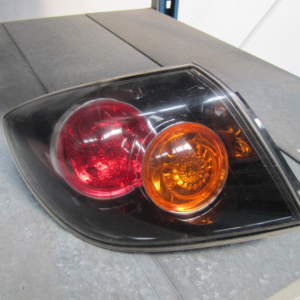 PILOTO TRASERO IZQUIERDO MAZDA 3 2003-2009