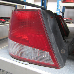 PILOTO TRASERO IZQUIERDO HYUNDAI ACCENT 2001